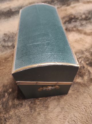 SÓLO 40 euros Cofre de madera con cierre