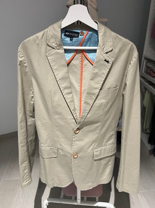 Blazer beige talla M de la marca Divaro
