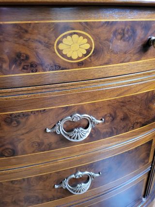 comoda de madera clásica
