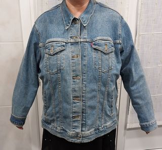 Cazadora levis