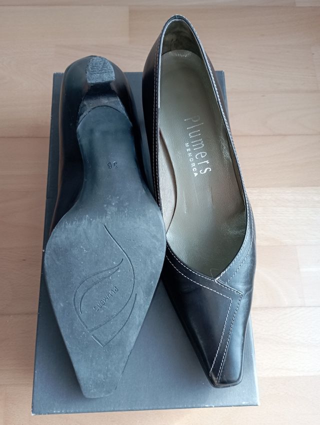 Salones negros. Plumers Menorca