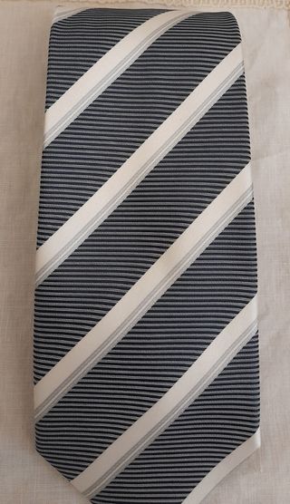 Cravatta uomo a righe blu e bianche