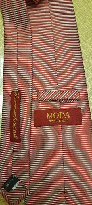 Cravatta uomo rossa a righe bianche