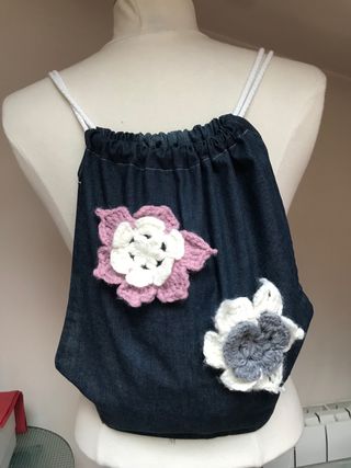 Mochila de espalda en denim decorada 