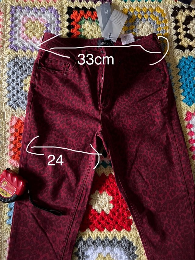 Pantaloni rossi elasticizzati