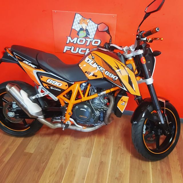 KTM DUKE 690 se puede limitar A2