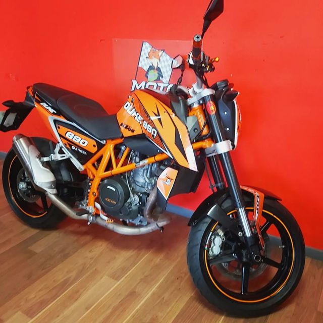 KTM DUKE 690 se puede limitar A2