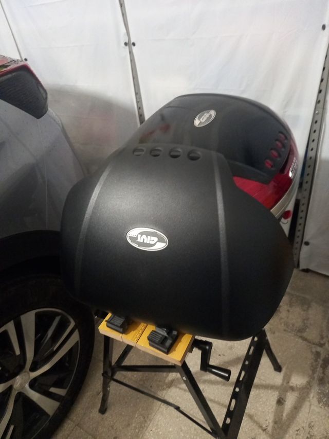 Moto bauletto GIVI V46