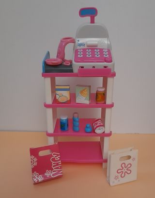 Nancy de compras con su hermanita