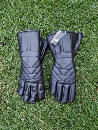 Guantes largos motero 15 euros un par 25 los dos.