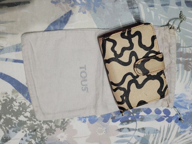 Billetero de piel. Tous