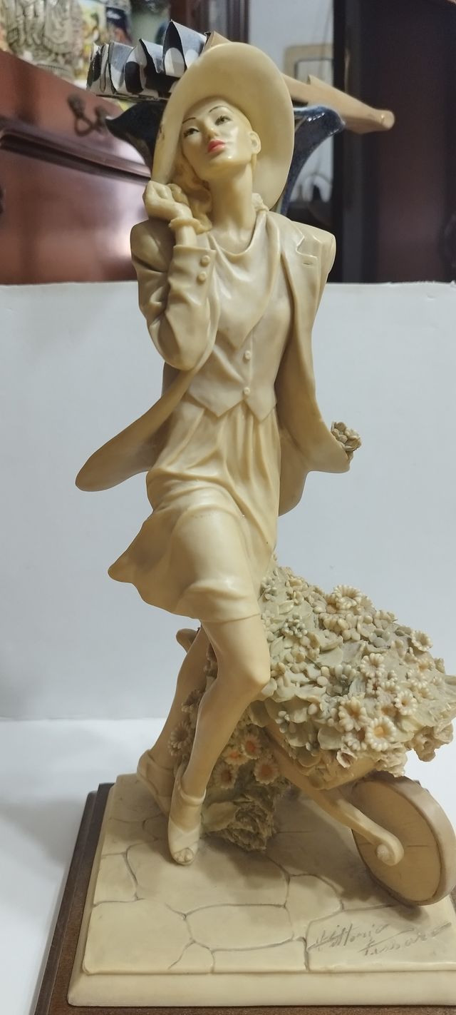 Figura diseñada por el artista Victorio Tessaro.