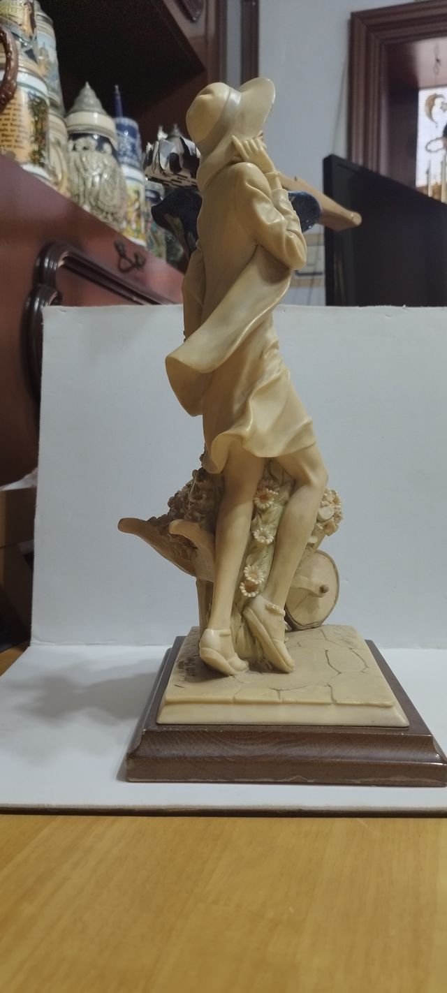 Figura diseñada por el artista Victorio Tessaro.