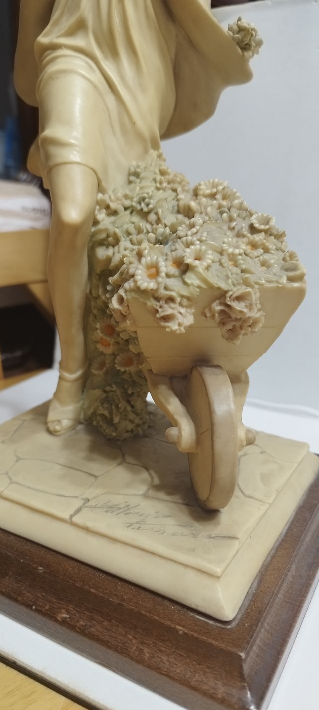 Figura diseñada por el artista Victorio Tessaro.