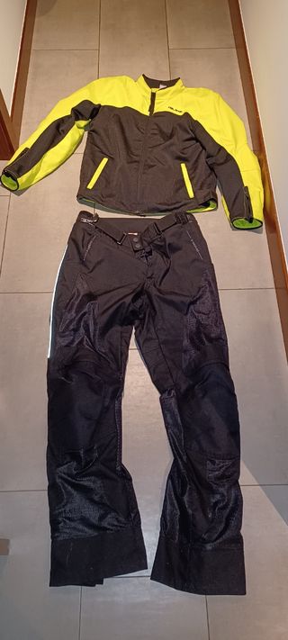 Chaqueta y pantalón moto