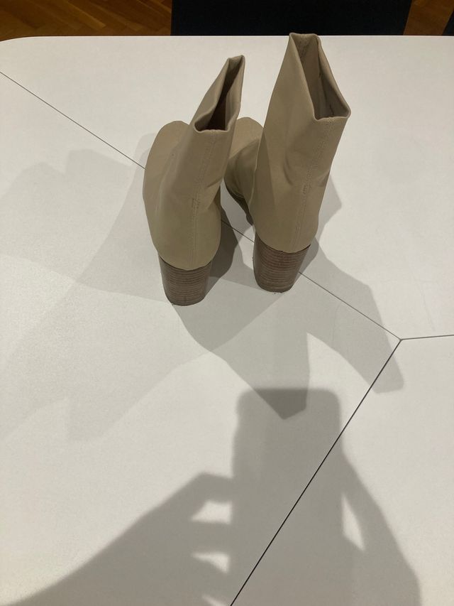 Botín Mascaró color crema