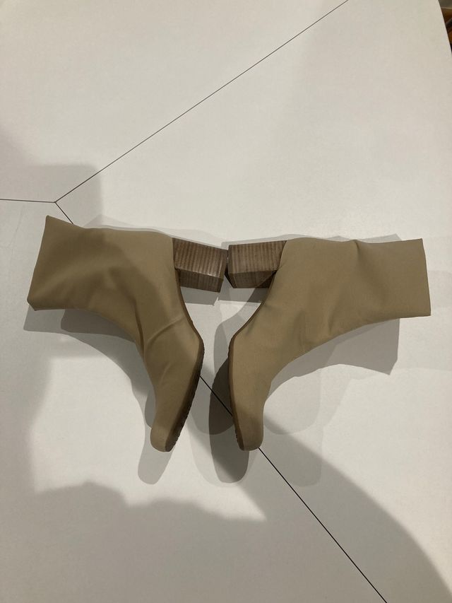 Botín Mascaró color crema