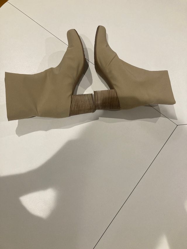 Botín Mascaró color crema