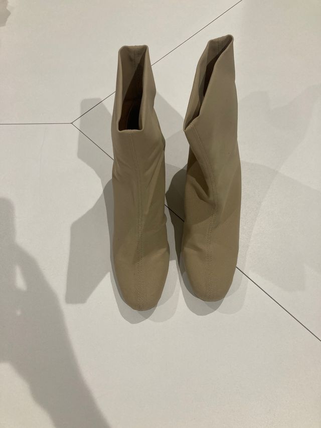 Botín Mascaró color crema