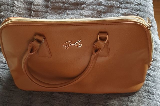 Bolso de mano color Camel