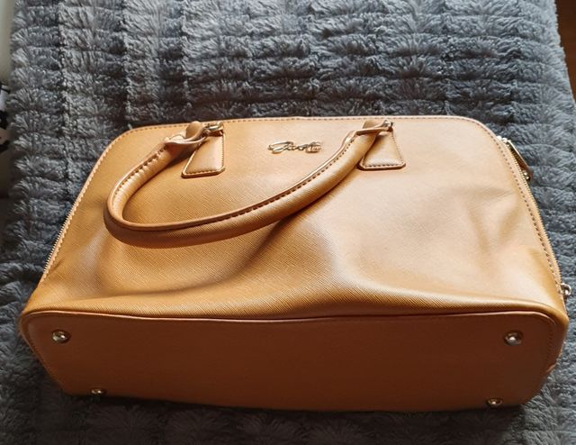 Bolso de mano color Camel