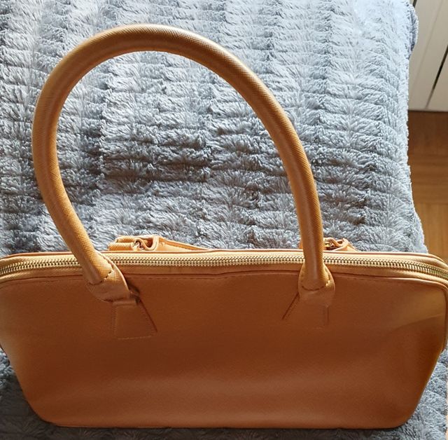 Bolso de mano color Camel