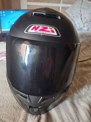 Casco moto marca NZI