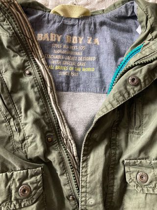 Parka verde militar multibolsillos  Zara