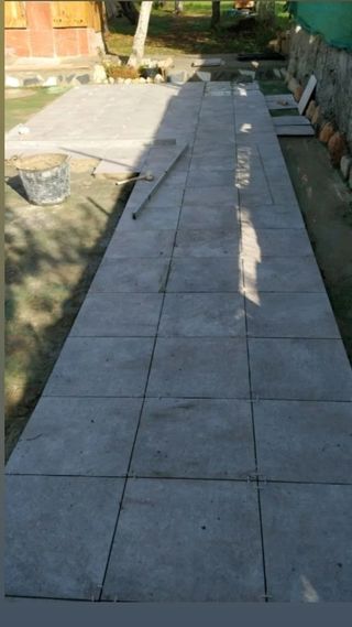 Albañil embaldosador .