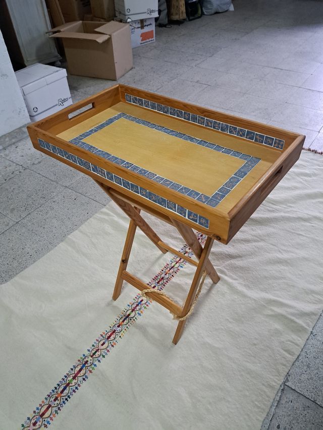 Mesita de madera desmontable