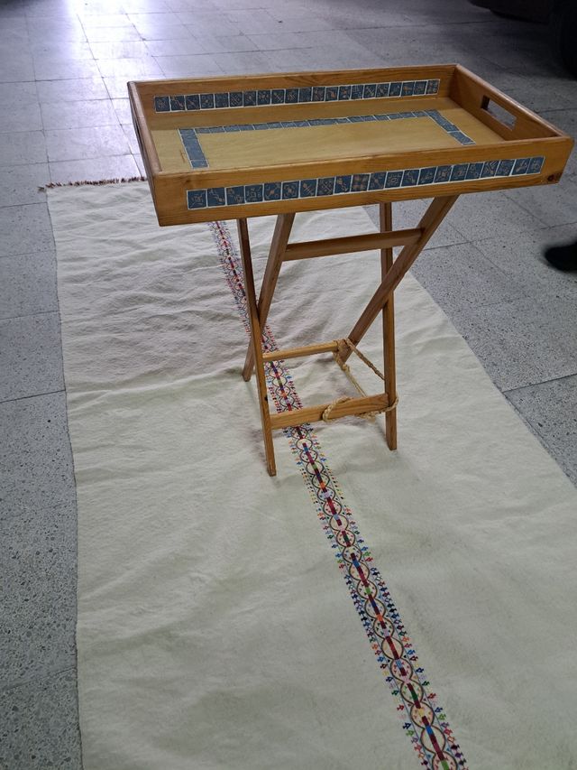 Mesita de madera desmontable