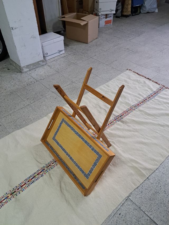 Mesita de madera desmontable