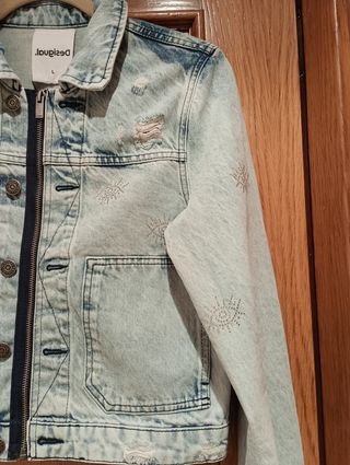 Chaqueta vaquera trucker ojos Desigual