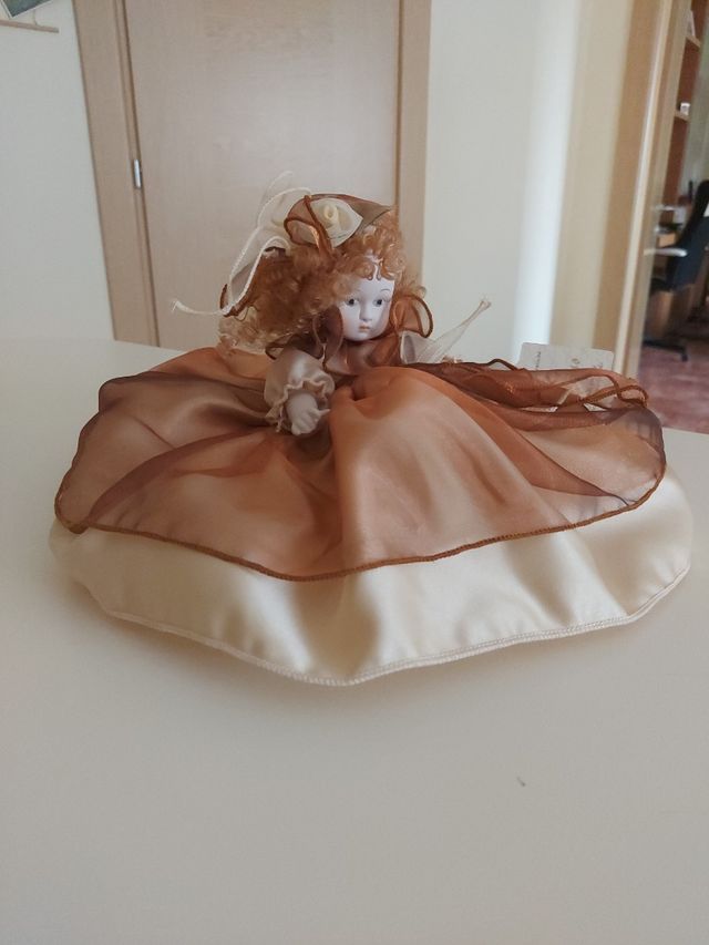 Bambola in porcellana