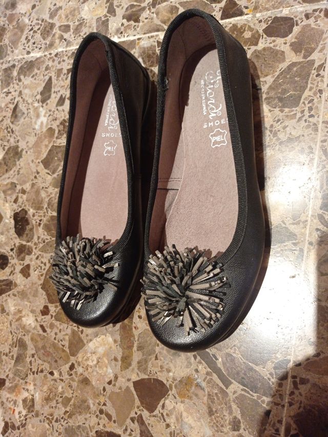 Zapatos negros de piel de niña talla 35