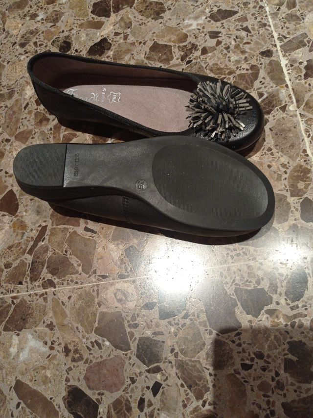 Zapatos negros de piel de niña talla 35