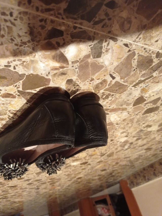 Zapatos negros de piel de niña talla 35