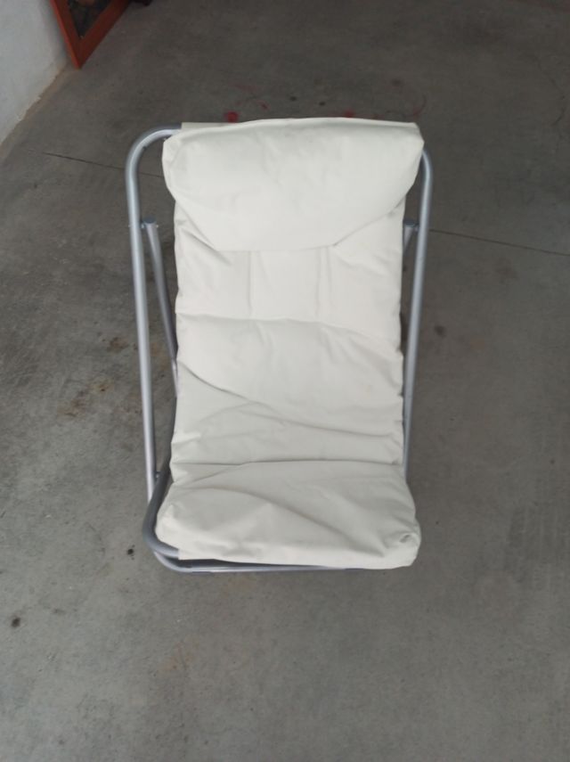 Butaca metálica blanca