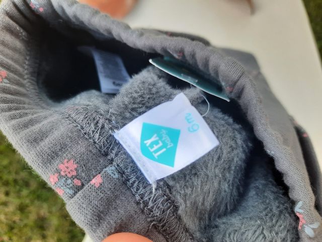 Pantalón bebé niña.