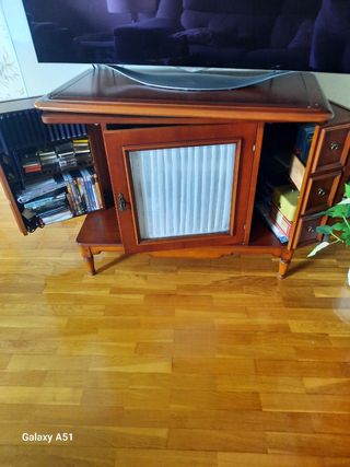 Mueble impecable de  TV.