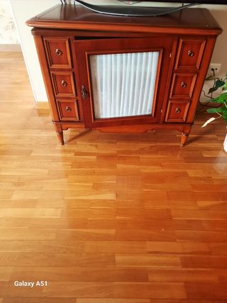 Mueble impecable de  TV.