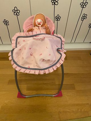 Nenuco con trona, mochila portabebes, vestidos y +