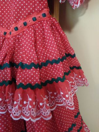 Traje de sevillana o flamenca de Maria I. Ruiz, Es