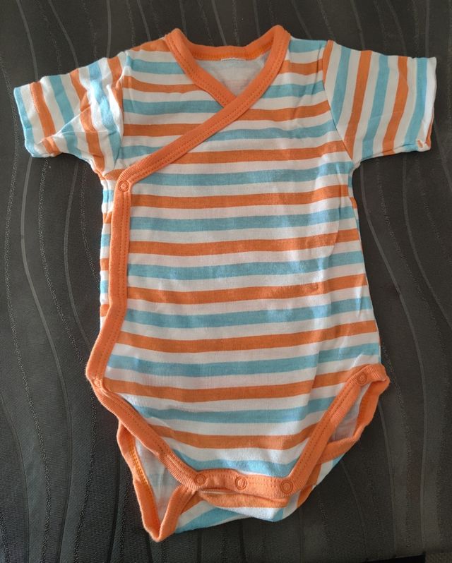 Lote Nº6: Pijama, Peto Vaquero y Bodys