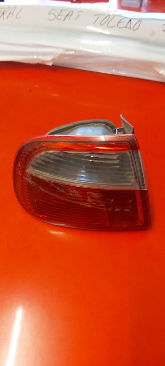 PILOTO CENTRAL + IZQUIERDO SEAT TOLEDO 2002