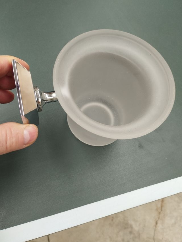 Soporte y vaso escobillero