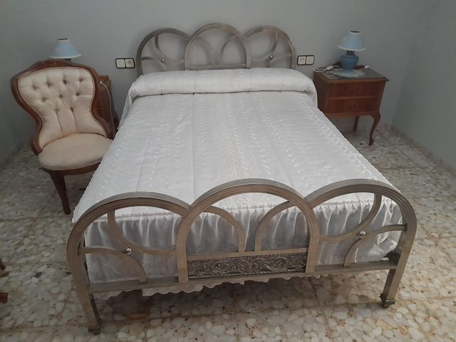 Cama de níquel con somier de 135