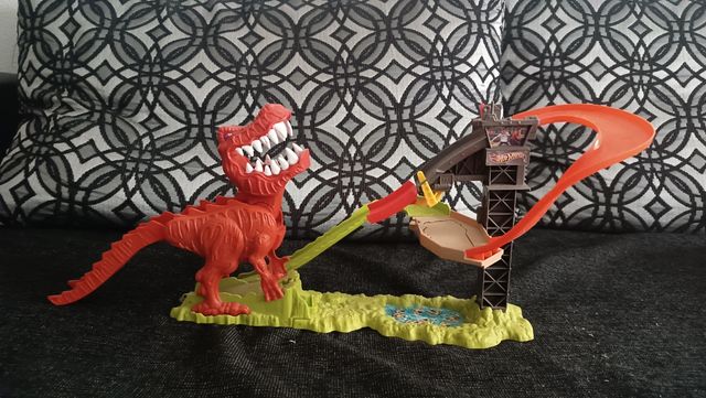 dinosaurio hotwheels de coches