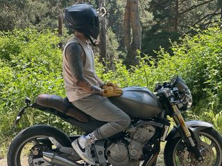 Moto Honda CB 600 Hornet café racer homologada