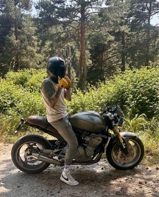 Moto Honda CB 600 Hornet café racer homologada